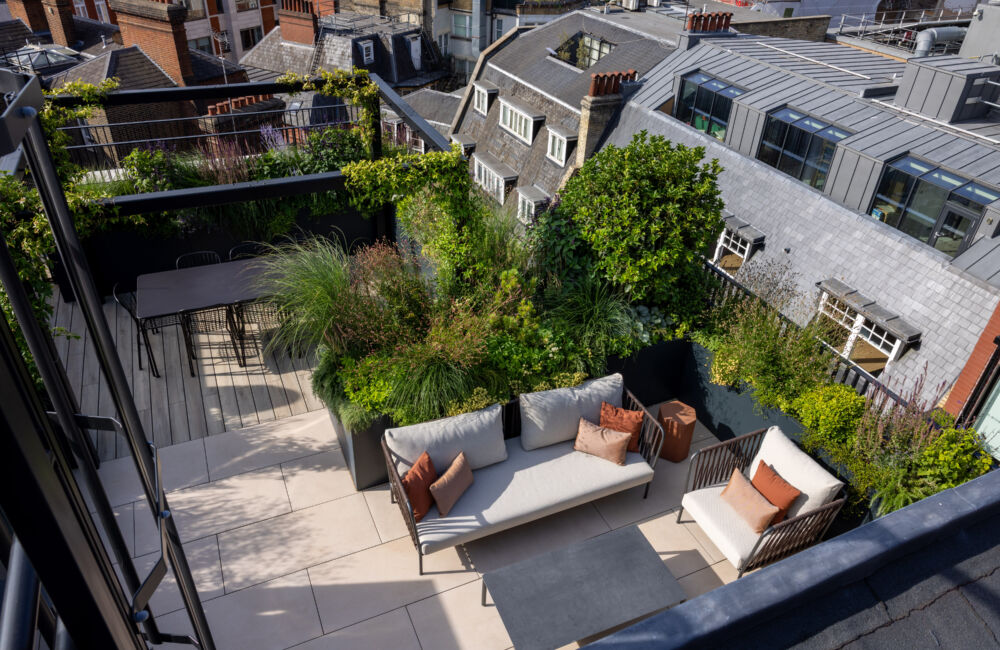 A Workday Retreat: A Roof Terrace Designed for Connection