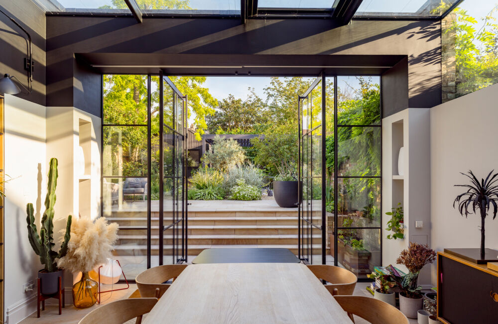 Coming Home : A Brixton garden redesigned for a family returning to London