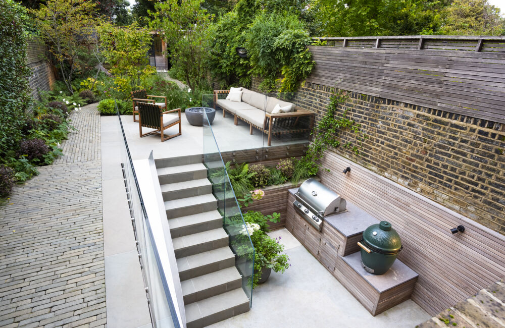 Play & Display: A multi-layered garden balances playfulness and beauty through innovative design.