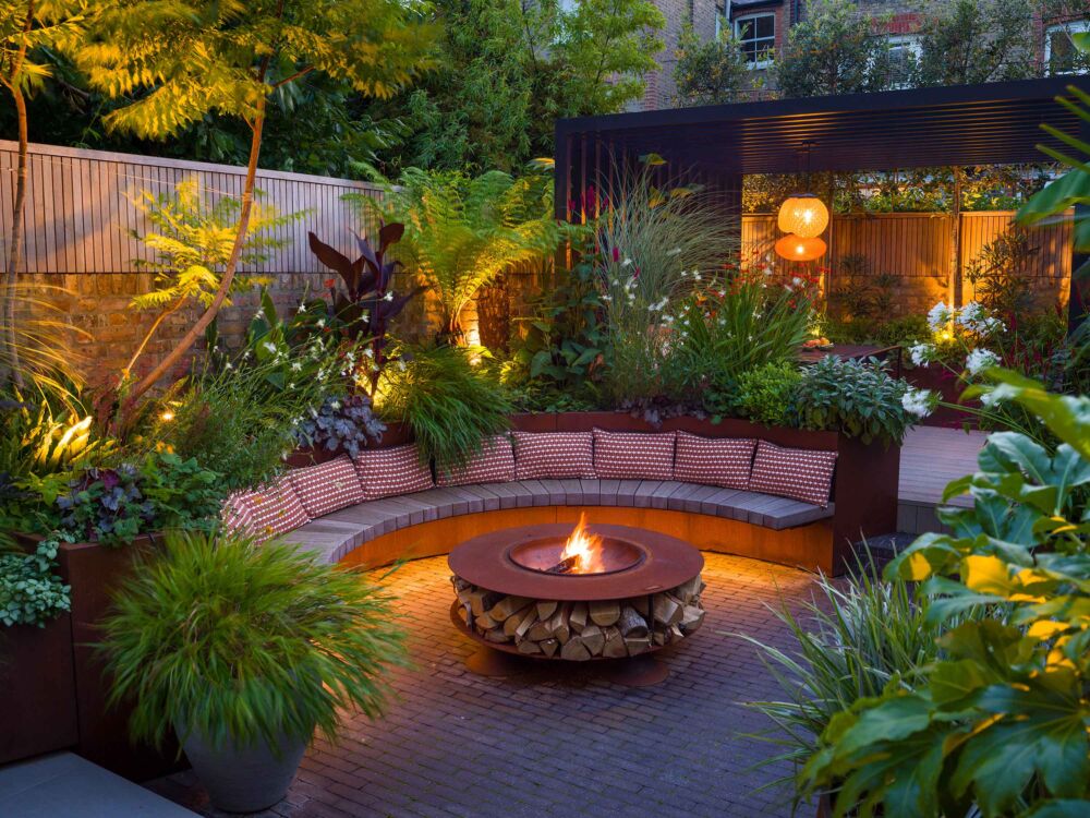 Outdoor entertaining area with firepit and bespoke curved oak bench